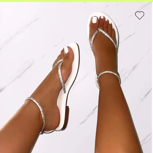 Summer New Women'S Large Clamping Toe Rhinestone Colorful Flat Bottom Buckle Strap Fashion Outwear Beach Sandals/Slippers
